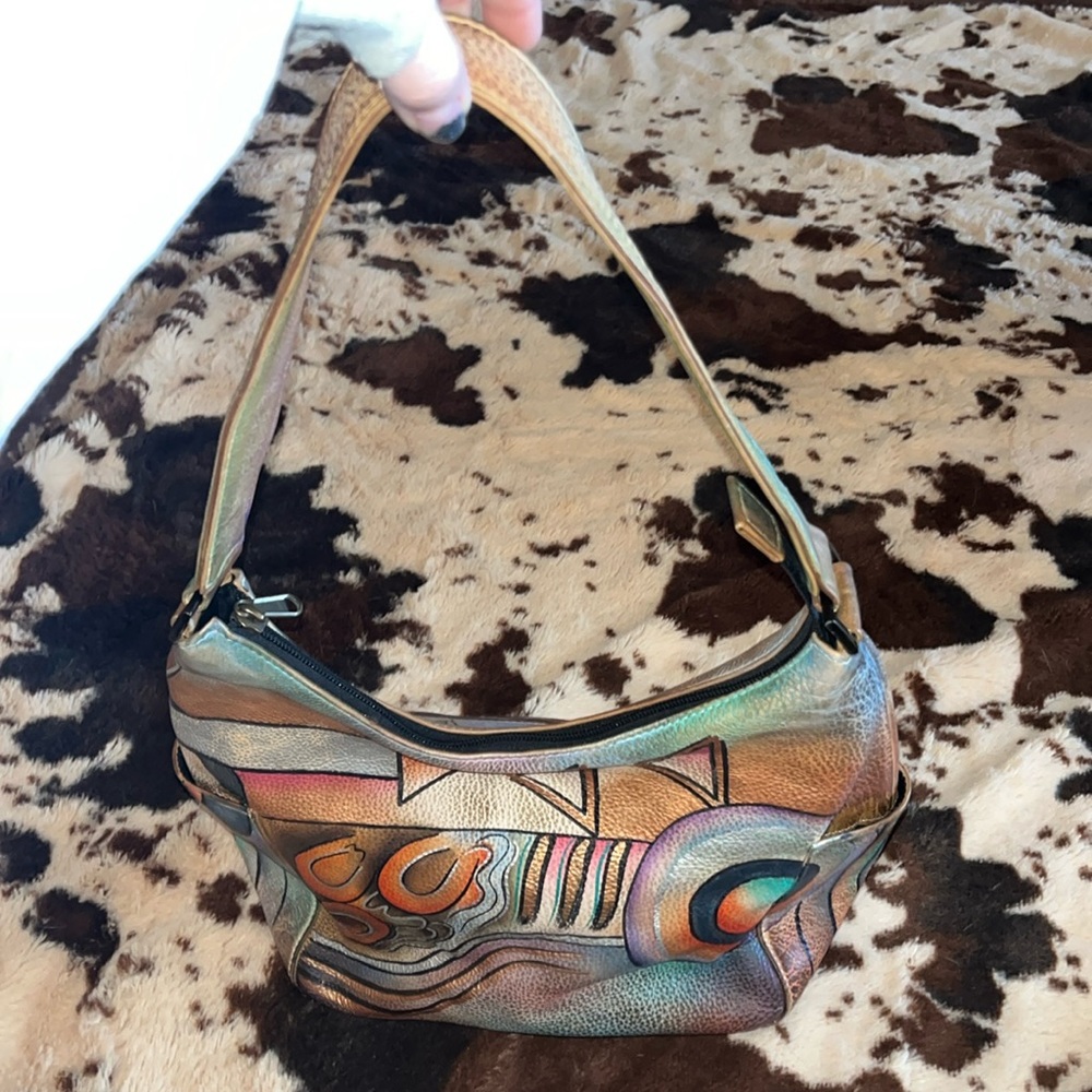 Anuschka satchel w/ zipper close